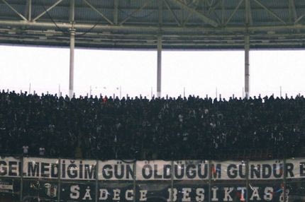 Οι μαυροφορεμένοι της Μπεσίκτας κατέκλυσαν την κερκίδα!