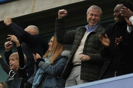 O Εσιέν πανηγυρίζει στα VIP δίπλα στον Αμπράμοβιτς!