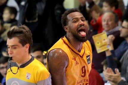 Ο Φιτζπάτρικ χόρεψε… πεντοζάλη την ΑΕΚ στην Κρήτη