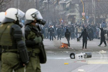 Ένταση και επεισόδια από οπαδούς της Σάλκε στη Θεσσαλονίκη