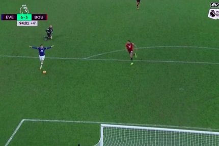 ΑΠΙΣΤΕΥΤΟΣ Μπάρκλεϊ: πανηγύρισε το γκολ πριν κάνει σουτ!