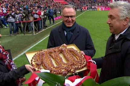 Τίμησαν με ανθοδέσμη και πρέτσελ τον άρχοντα των πάγκων!