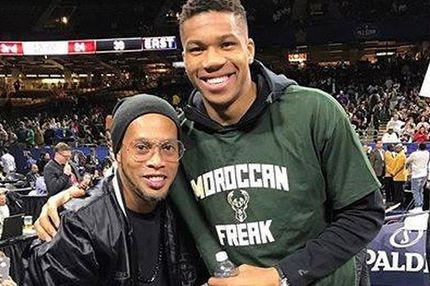 Αγκαλιά με Ροναλντίνιο ο Giannis!