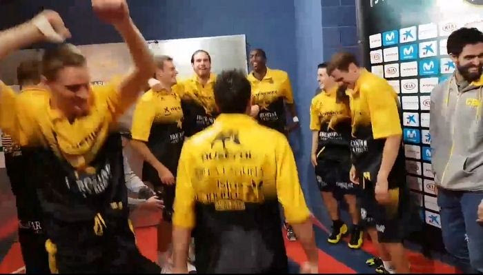 Σύνθημα του ΠΑΟΚ στα αποδυτήρια της… Τενερίφης!