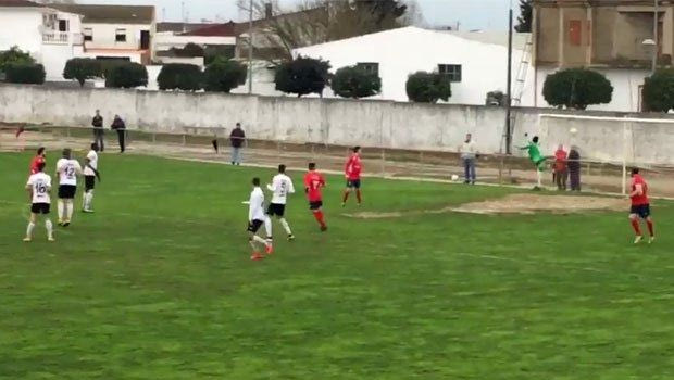 Ποιος Ρονάλντο και Μέσι; Απίθανο γκολ στη Δ’ Ισπανίας!