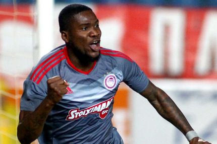 Με μπλούζα του Ολυμπιακού ο Ιντέγε τζούνιορ