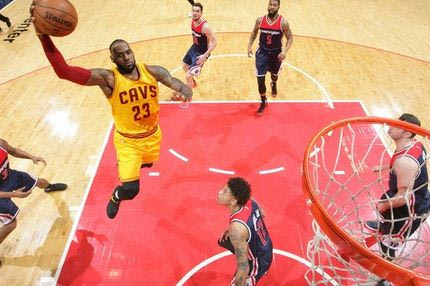 Ο Λεμπρόν ΔΕΝ είναι κοινός θνητός: Διέλυσε τους Γουίζαρντς στο ματς της χρονιάς