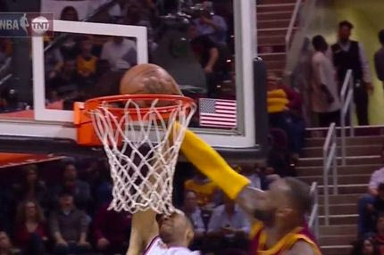 Ο Λεμπρόν σταμάτησε…. την καριέρα του Κόρτνεϊ Λι