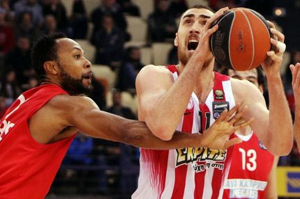 “Γκάζωσε” για πέντε λεπτά και “καθάρισε” τη Λευκάδα ο Ολυμπιακός