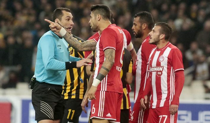 “Φοβάσαι να παίξεις εδώ μέσα;”