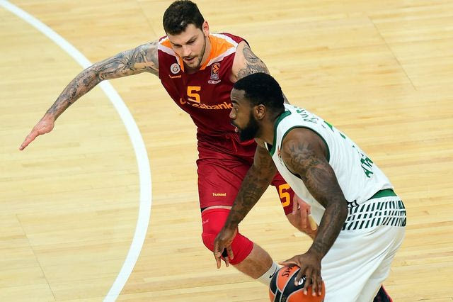 Τα τρίποντα έσωσαν τον Παναθηναϊκό