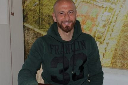 Σπάνιες PHOTOS: Ο Δημήτρης Παπαδόπουλος παιδί με αφάνα και ποδοσφαιρικές φανέλες