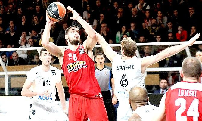 “Γιορτινή” νίκη στην Πάτρα ο Ολυμπιακός