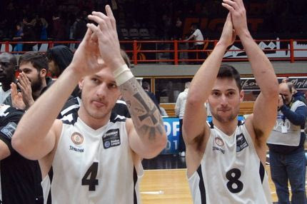 Αφεντικό της Πάτρας ο Προμηθέας, πάρτι τα Τρίκαλα