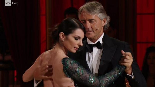 Χορευτής για μία νύχτα ο Ρομπέρτο Μαντσίνι!