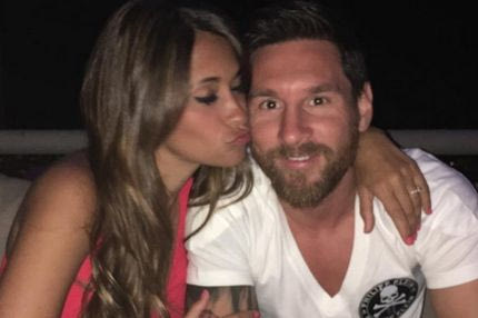 Αγκαλιά και μήνυμα αγάπης από την Αντονέλα στον Μέσι