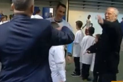 Τρολάρισμα Δημητριάδη σε Θεοδωρίδη και απάντηση από Σάββα