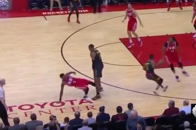 Ο Dwight Howard έκανε… bullying στον Beverly!