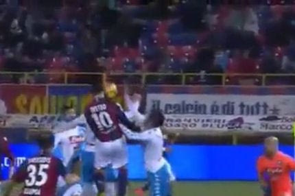 Έδωσε σφαλιάρα στη μπάλα και αποβλήθηκε!