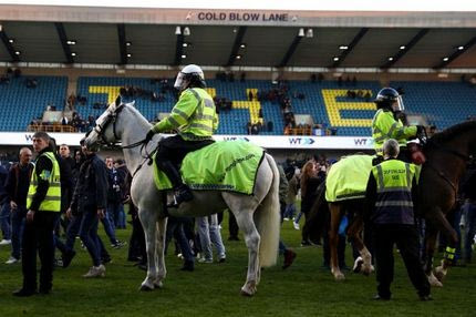 Μπήκαν… άλογα στο ματς της Μίλγουολ με την Λέστερ!