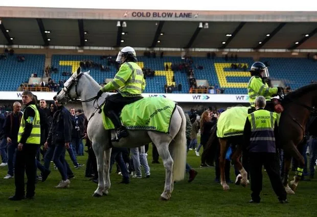 Μπήκαν… άλογα στο ματς της Μίλγουολ με την Λέστερ!