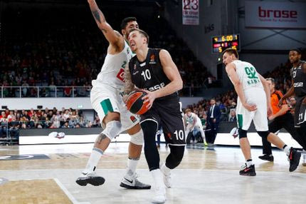 Ο Σάρας κάνει το θαύμα του και ο Γιουλ τον… Κάρι