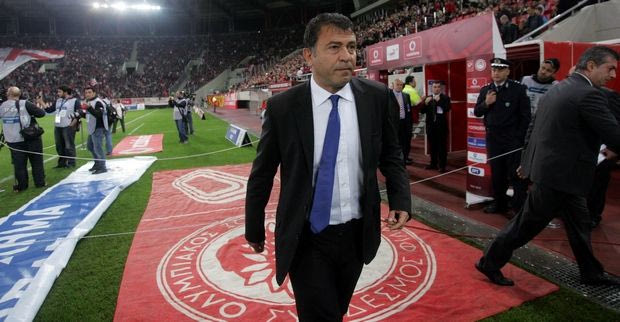 Τι φέρνει ο Λεμονής στα ερυθρόλευκα αποδυτήρια