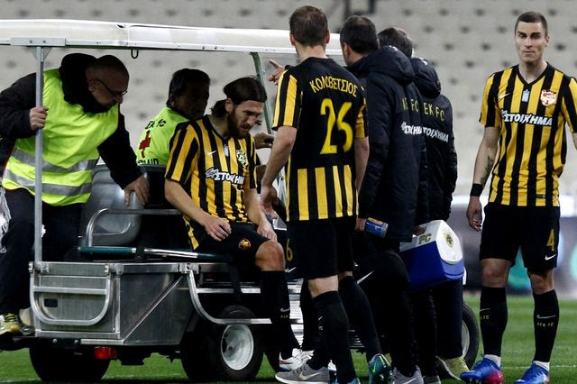 Σοκ με Τσιγκρίνσκι, κάταγμα στο χέρι