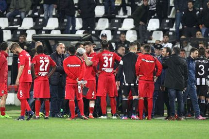 Πέταξε μπουκάλι στον Σολτάνι ο Λουτσέσκου