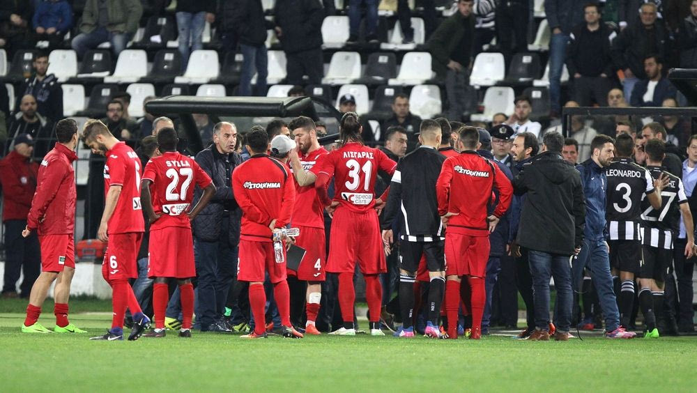 Πέταξε μπουκάλι στον Σολτάνι ο Λουτσέσκου