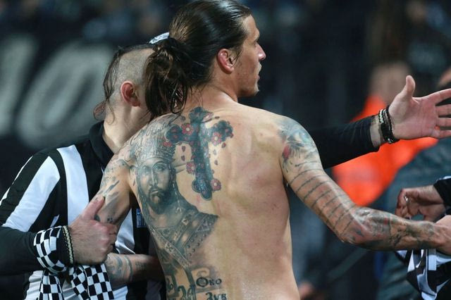 Αυτό είναι το πρόσωπο-μυστήριο που έχει για τατού ο Πρίγιοβιτς