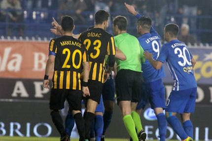 Σε… τρικυμία ο Θάνος, ακύρωσε το γκολ με την γνώμη και του απέναντι βοηθού