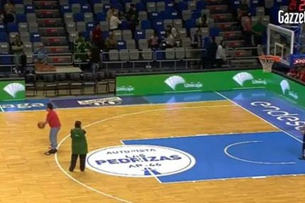 Kαλάθι με γυρισμένη την πλάτη από δύο ξεχωριστούς οπαδούς!