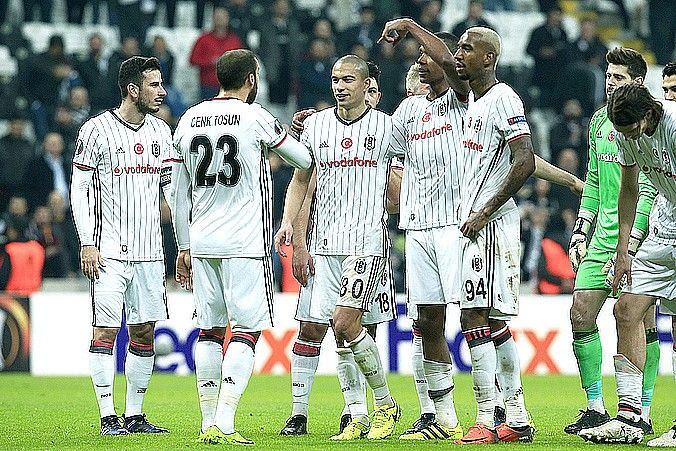 Πρόκριση με… συρτάκι