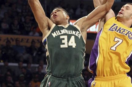 Όλο και πιο κοντά στα πλέι οφ οι Μπακς