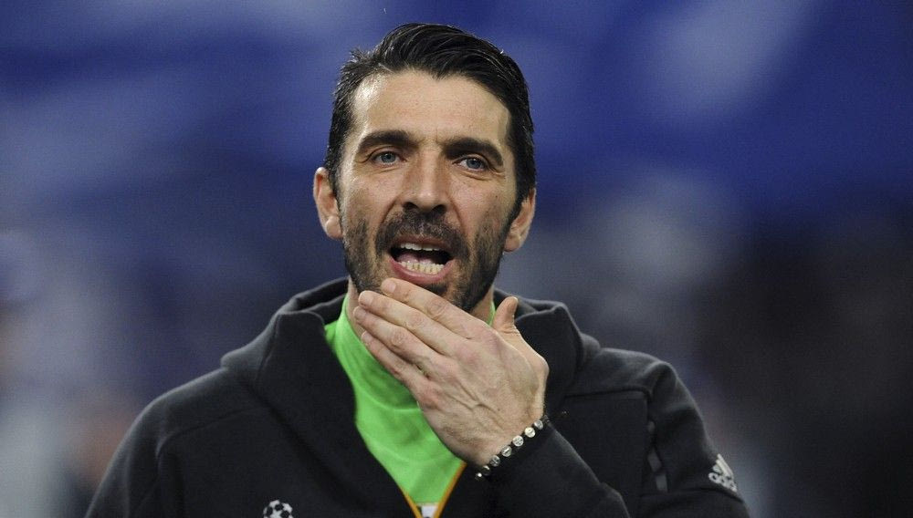 Πανό με… υπονοούμενα για Μπουφόν