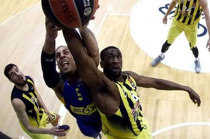 To καλάθι που βάζει σε μπελάδες τον Ομπράντοβιτς