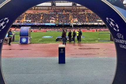 “Τρέλα” στη Νάπολι: χιλιάδες στο γήπεδο 5 ώρες πριν το ματς!