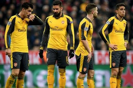 Τρολάρουν την Άρσεναλ με εξωγήινους, Τραμπ και… James Bond!