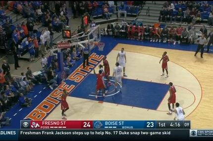 Πιτσιρικάς σώζει το παιχνίδι σε αγώνα πρωταθλήματος κολεγίων