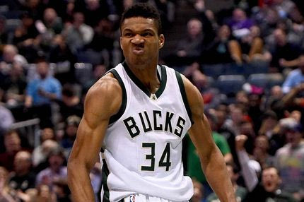 Ο Giannis εξαφάνισε τον P.J. Tucker!