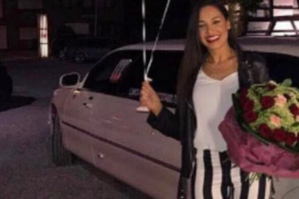 Μια λευκή λιμουζίνα για την γυναίκα του Καρέλη!