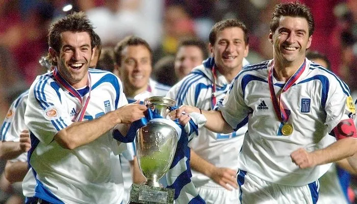 Η Εθνική του Euro 2004 ξανά μαζί για τα γενέθλια του Καραγκούνη