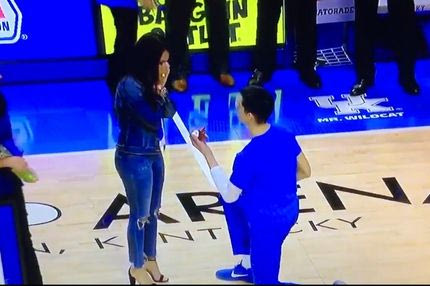 Της έκανε πρόταση γάμου, κέρδισε και η ομάδα του. Είχε πρόγραμμα