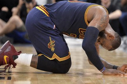 Τραυματίστηκε ο Λεμπρόν, ταπεινώθηκαν οι Καβαλίερς