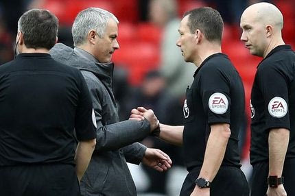 Ο Μουρίνιο πήρε το μέρος του… διαιτητή!