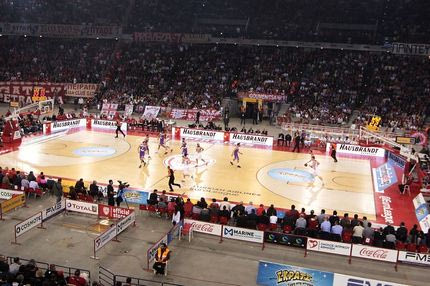 Το πολιτικό πανό στο ΣΕΦ