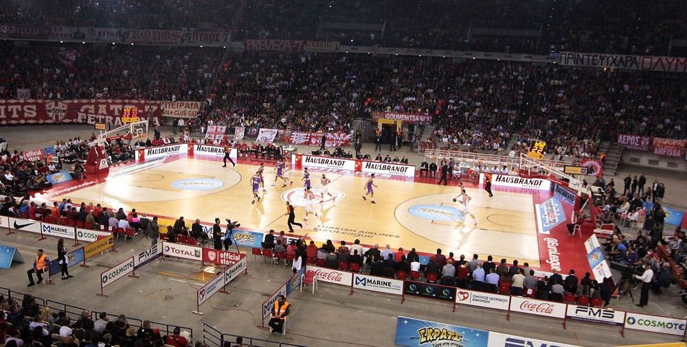 Το πολιτικό πανό στο ΣΕΦ