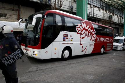 Έτσι τράκαρε το πούλμαν του Ολυμπιακού έξω από τη Λεωφόρο