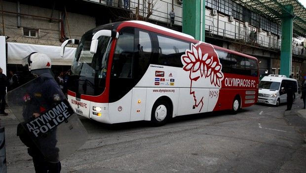 Έτσι τράκαρε το πούλμαν του Ολυμπιακού έξω από τη Λεωφόρο